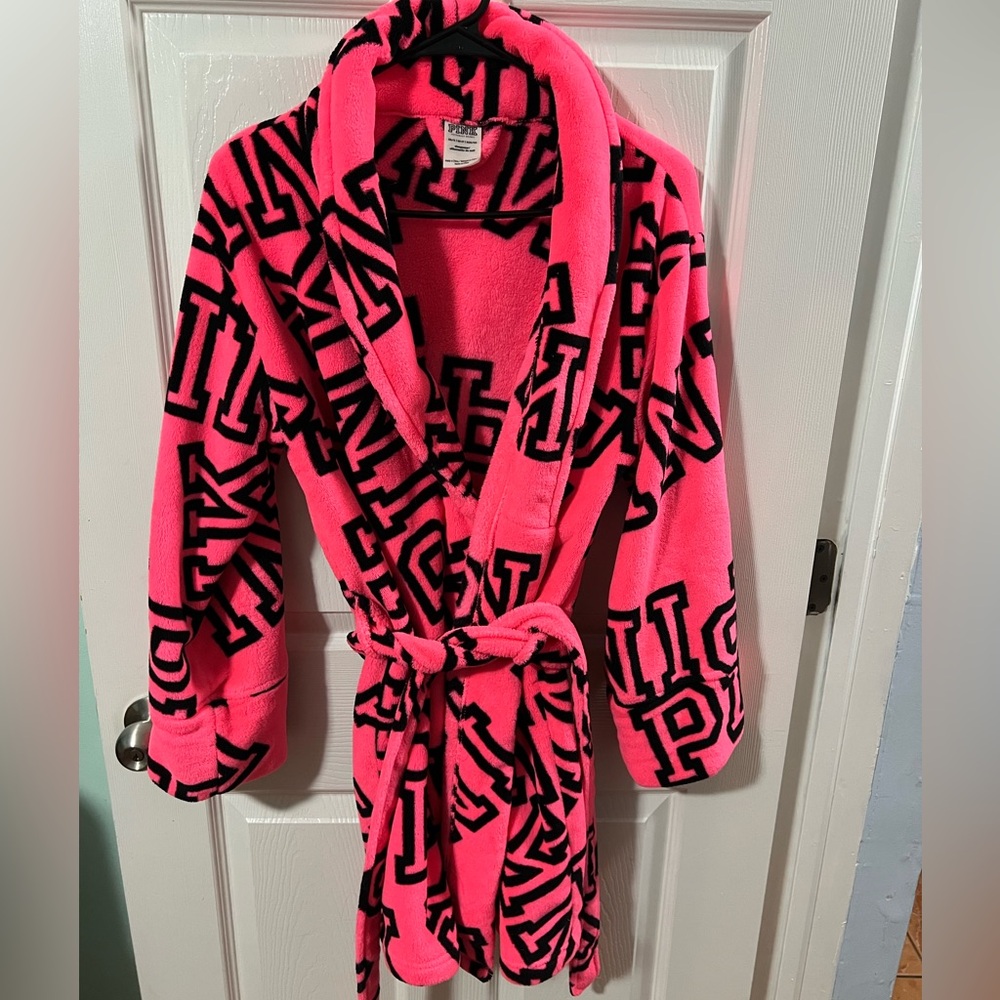 Victoria's Secret PINK Hot Pink with black Pink Logo Plush Robe. Women XS / S